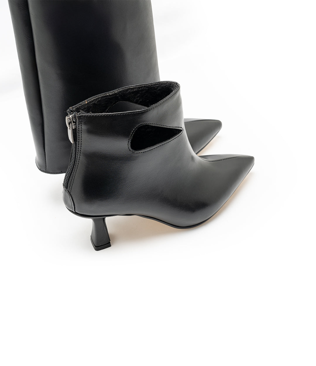 KENDALL DUO IN BLACK