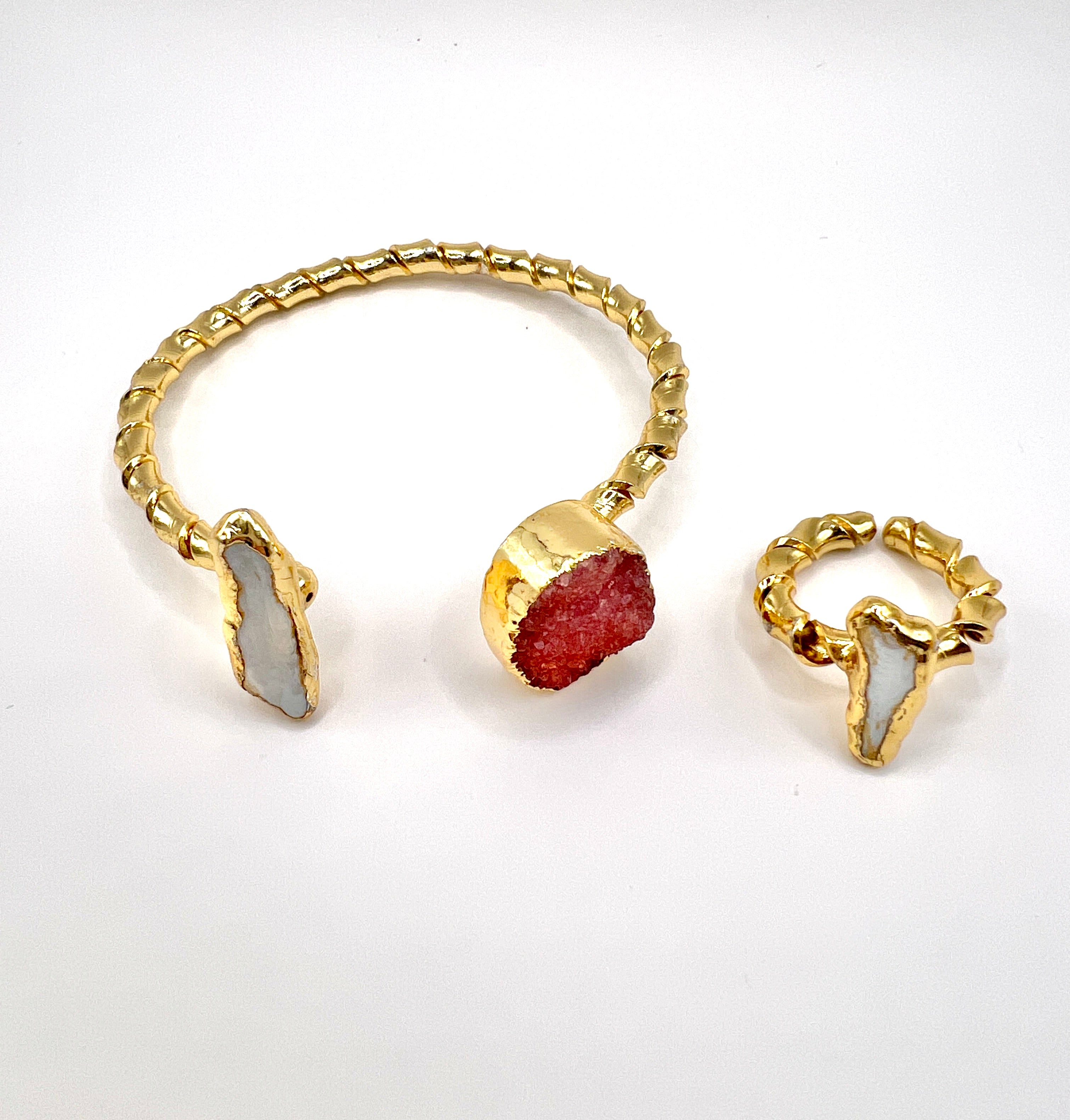 Red duruzy stone& pearl bracelet and pearl ring set